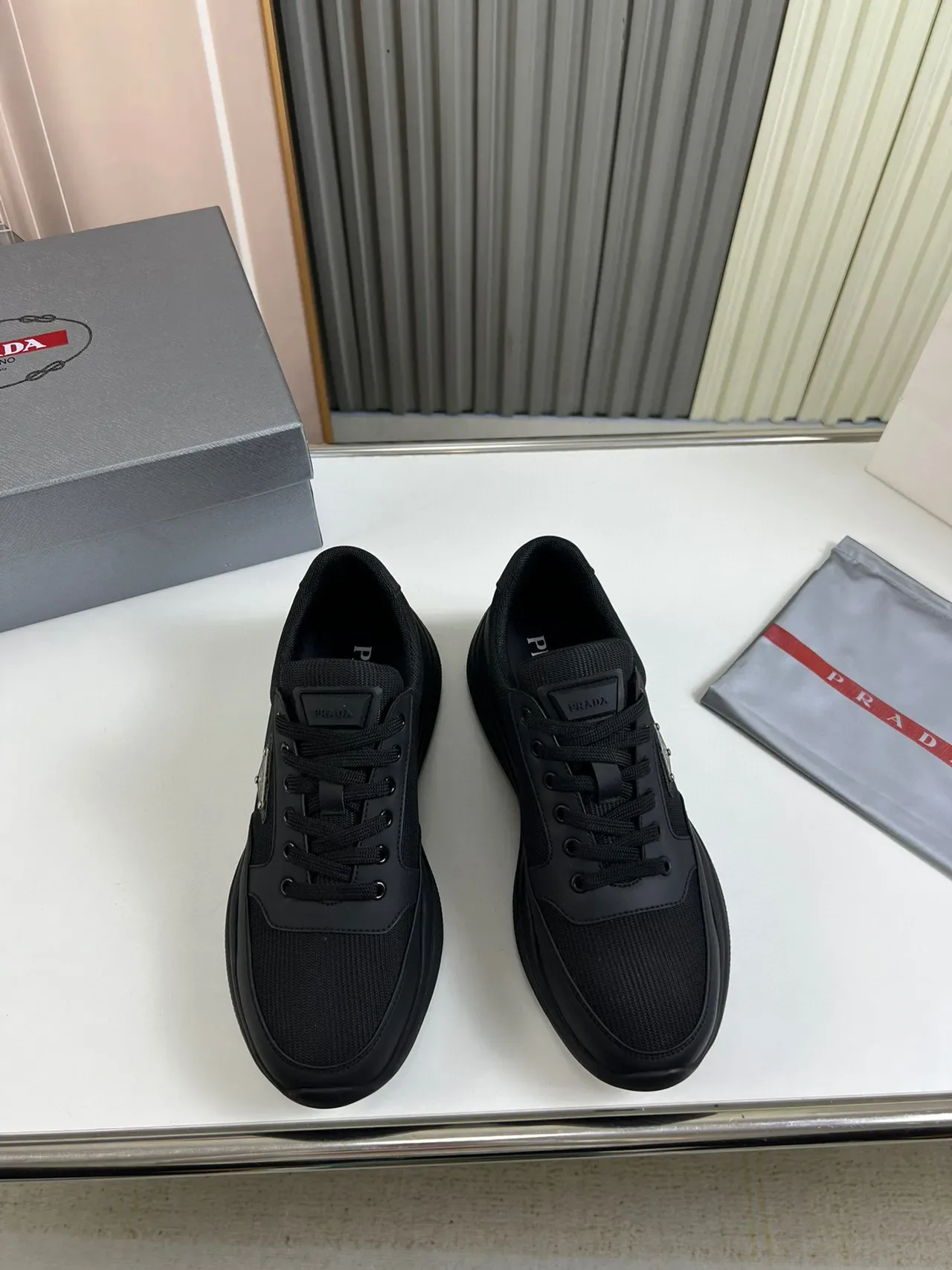 Prada Tênis Lifestyle Preto Malla e Sintético com Logo Triangular de Metal 8