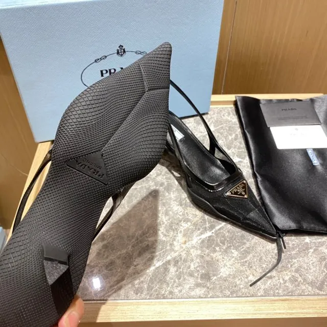 Prada Tacón Negro Punta Puntiaguda Slingback 3