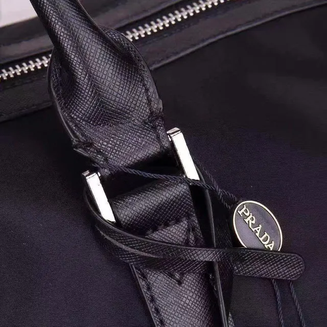 Prada কালো কাঠামোগত নায়লন চামড়া দিয়ে সজ্জিত ডাফল ব্যাগ 3