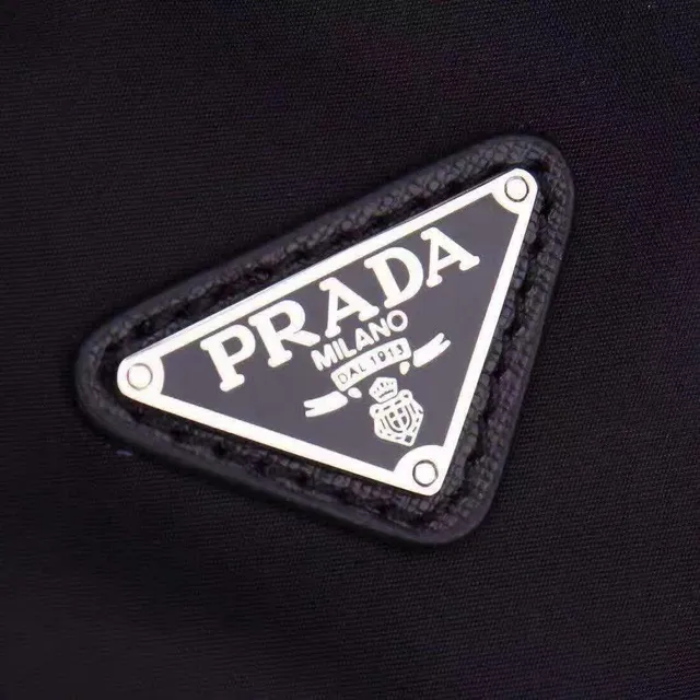 Prada কালো কাঠামোগত নায়লন চামড়া দিয়ে সজ্জিত ডাফল ব্যাগ 4