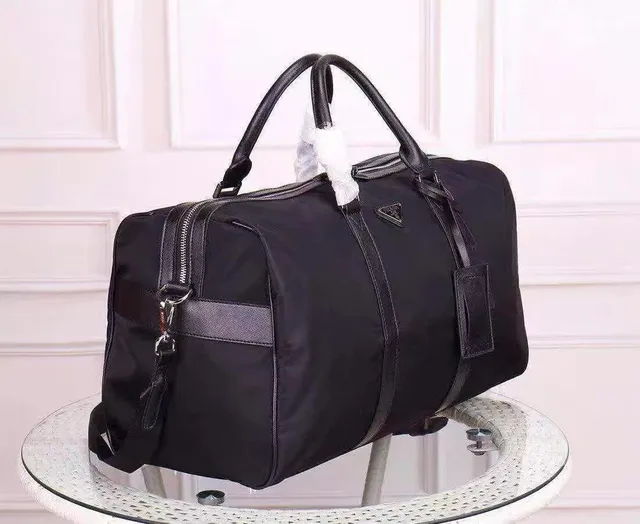 Prada কালো কাঠামোগত নায়লন চামড়া দিয়ে সজ্জিত ডাফল ব্যাগ 7