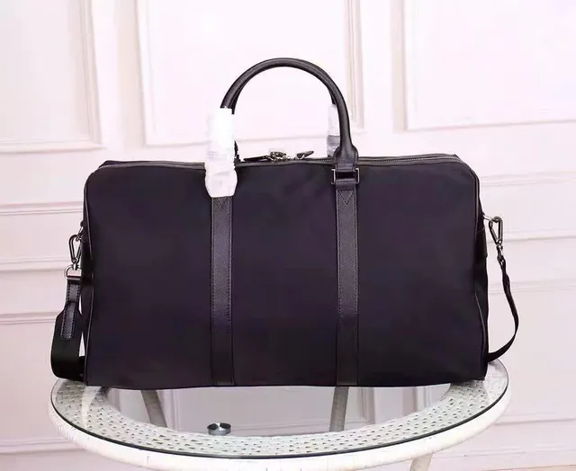 Prada কালো কাঠামোগত নায়লন চামড়া দিয়ে সজ্জিত ডাফল ব্যাগ 8