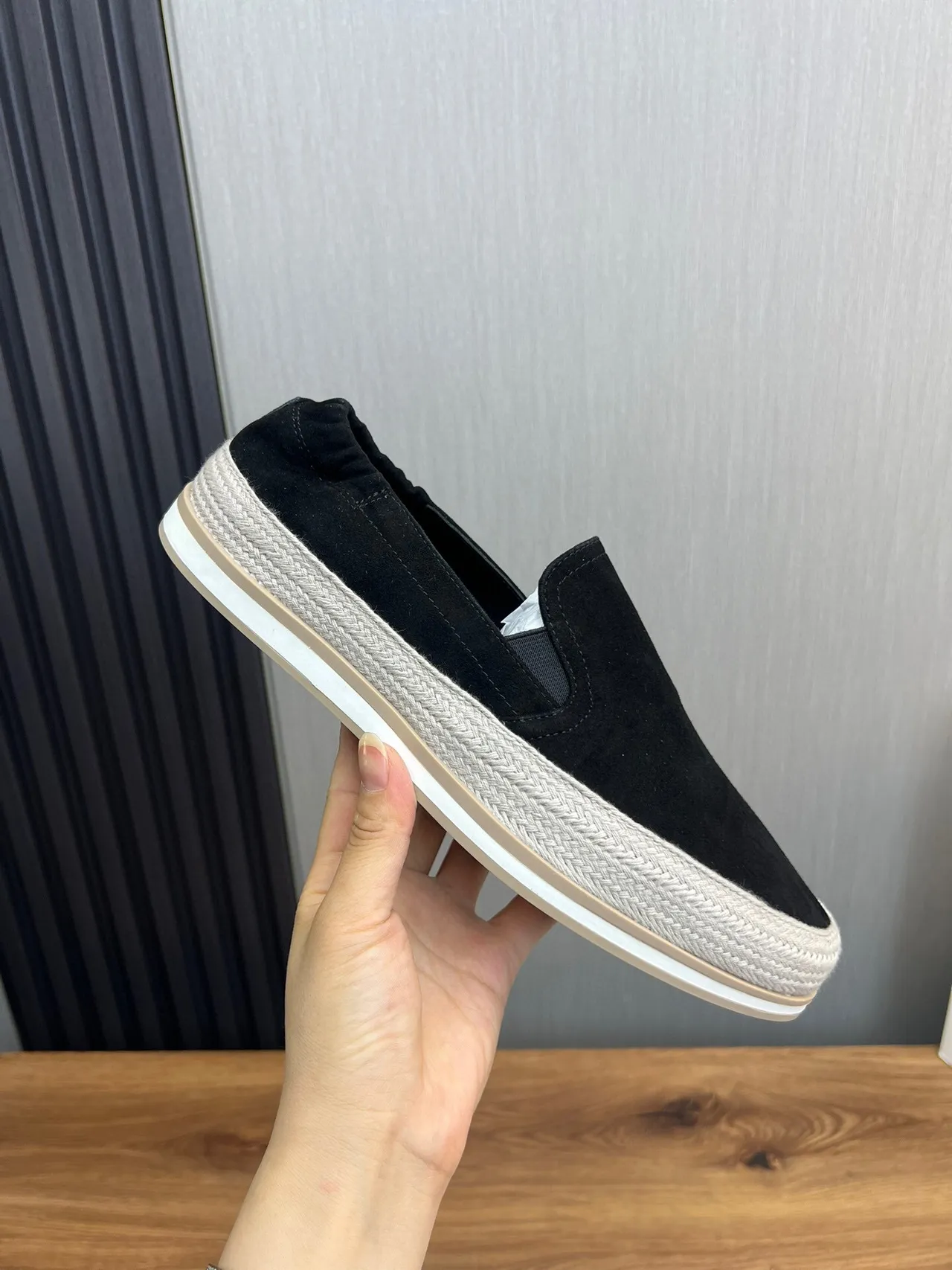 Prada Zapatos Slip-On de Ante Negro para Barco 7