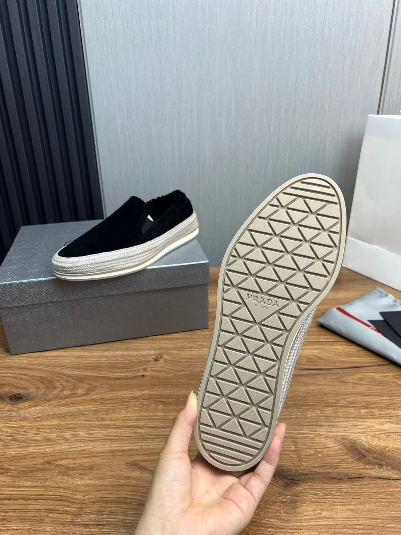 Prada Zapatos Slip-On de Ante Negro para Barco 8
