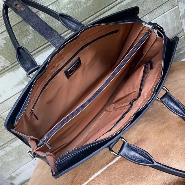 Prada Bolso Boston de Cuero Texturizado con Fibra de Carbono con Asa Doble 3