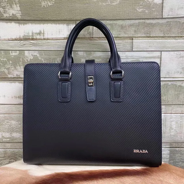 Prada Bolso Boston de Cuero Texturizado con Fibra de Carbono con Asa Doble 5
