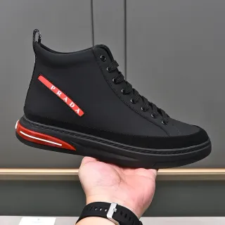 Prada Cloudbust 黑色和红色 高帮生活方式运动鞋