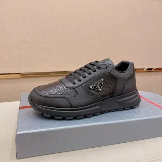 Prada Cloudbust 黑色鳄鱼纹压花皮革生活方式运动鞋