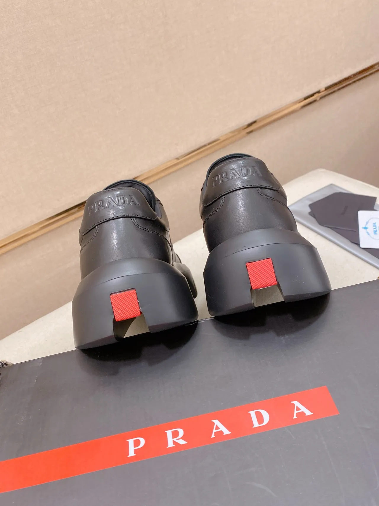 Prada Cloudbust Zapatos Lifestyle de Cuero Negro Panelados 3