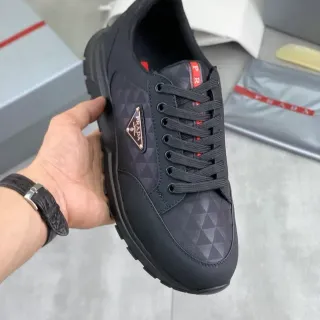 Prada Cloudbust 黑红几何图案纺织 三角金属标志 生活方式运动鞋