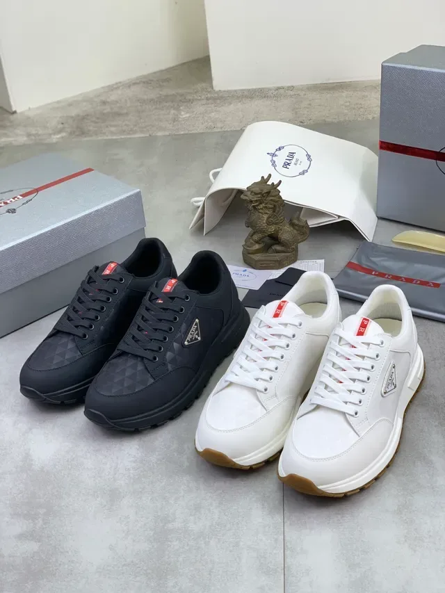 Prada Cloudbust Negro Rojo Patrones Geométricos Textil Logo Triangular Metálico Sneakers Lifestyle 2