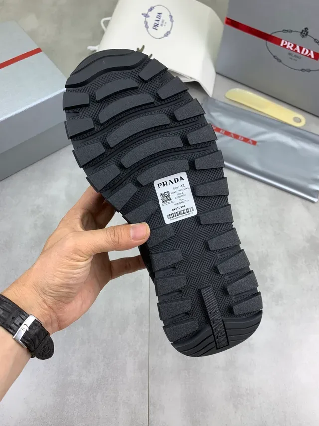 Prada Cloudbust Negro Rojo Patrones Geométricos Textil Logo Triangular Metálico Sneakers Lifestyle 3