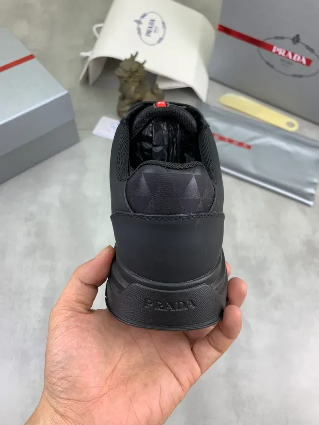 Prada Cloudbust Negro Rojo Patrones Geométricos Textil Logo Triangular Metálico Sneakers Lifestyle 4