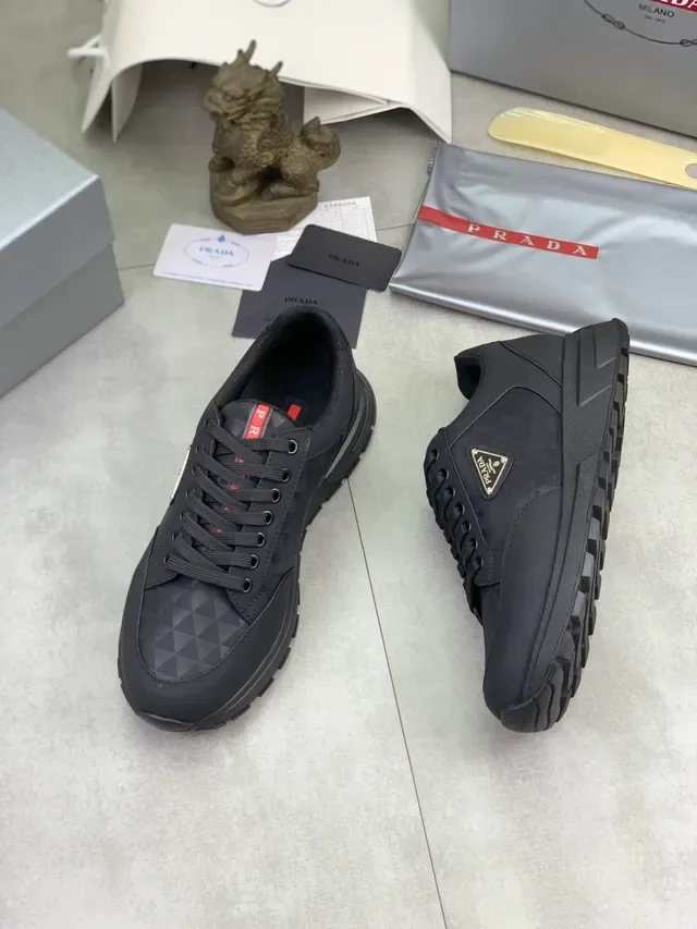 Prada Cloudbust Negro Rojo Patrones Geométricos Textil Logo Triangular Metálico Sneakers Lifestyle 5