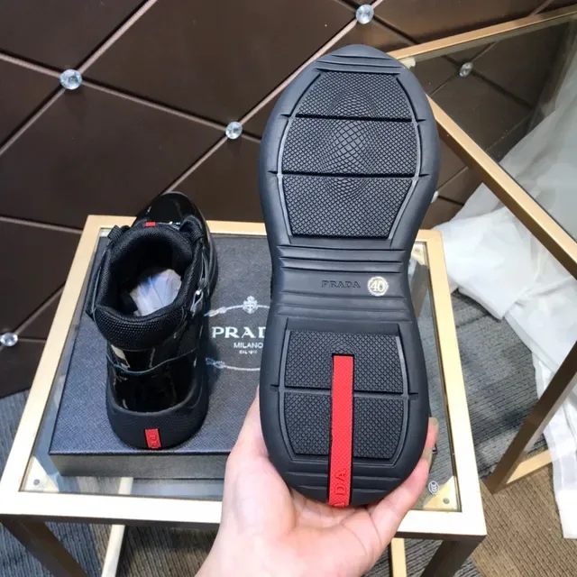 Prada Cloudbust Thunder Negro Cuero Patentado y Malla Alta Lifestyle Sneaker 3