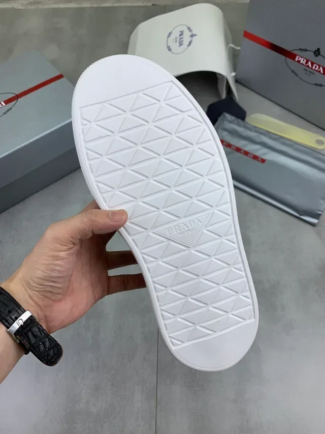 Prada Cloudbust حذاء رياضي أبيض وأخضر من الجلد للنمط الحياتي 3
