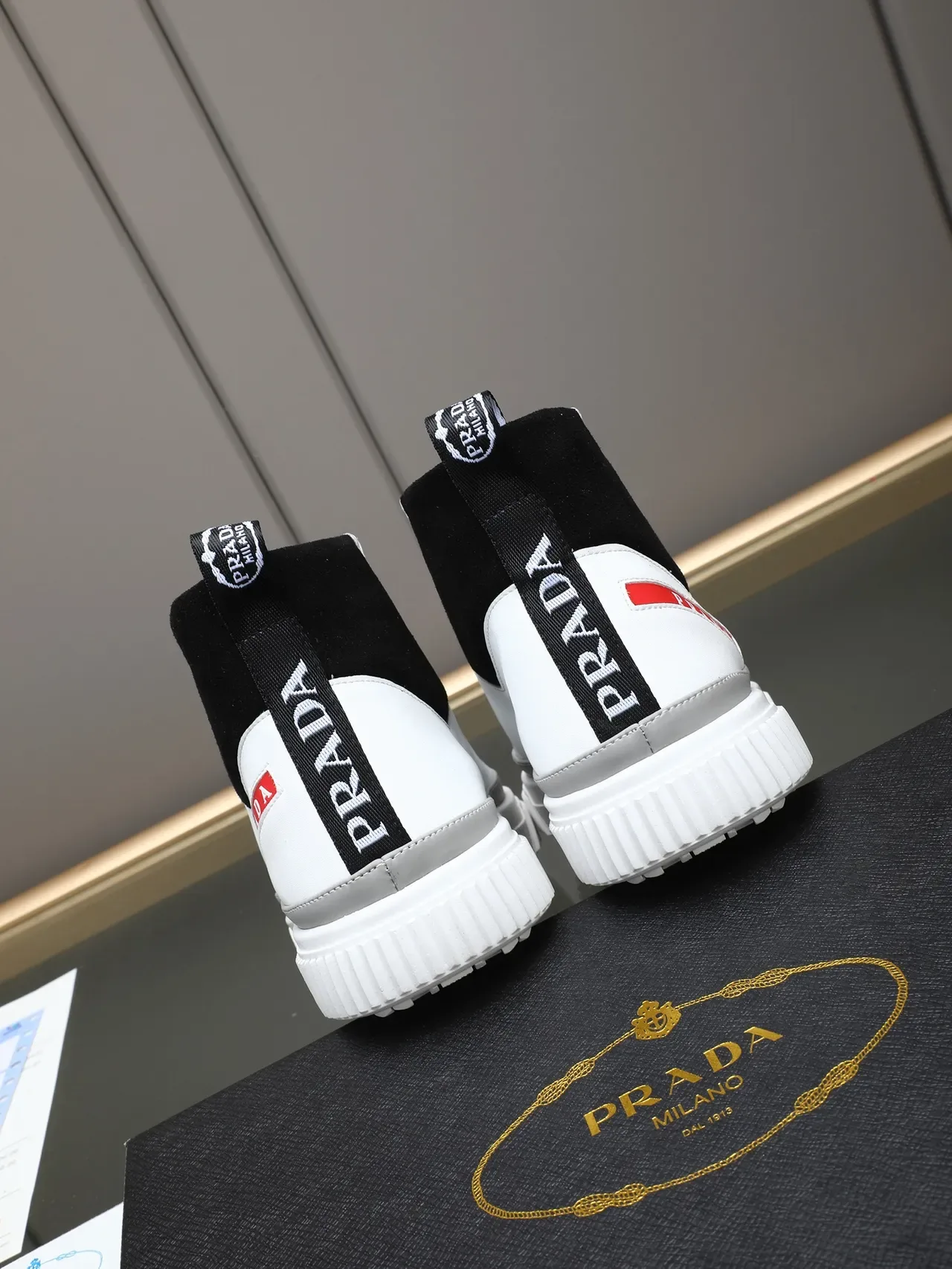 Prada Cloudbust Chaussures Lifestyle Blancs et Noirs Hautes en Cuir et Daim 3