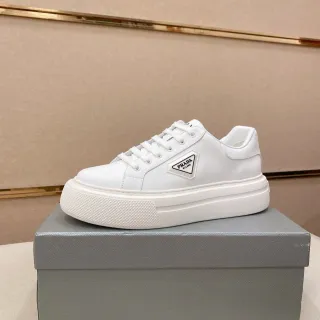 Prada Cloudbust सफेद चमड़े की प्लेटफॉर्म लाइफस्टाइल स्नीकर