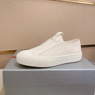 Prada Cloudbust सफेद स्लिप-ऑन न्यूनतम जीवनशैली स्नीकर