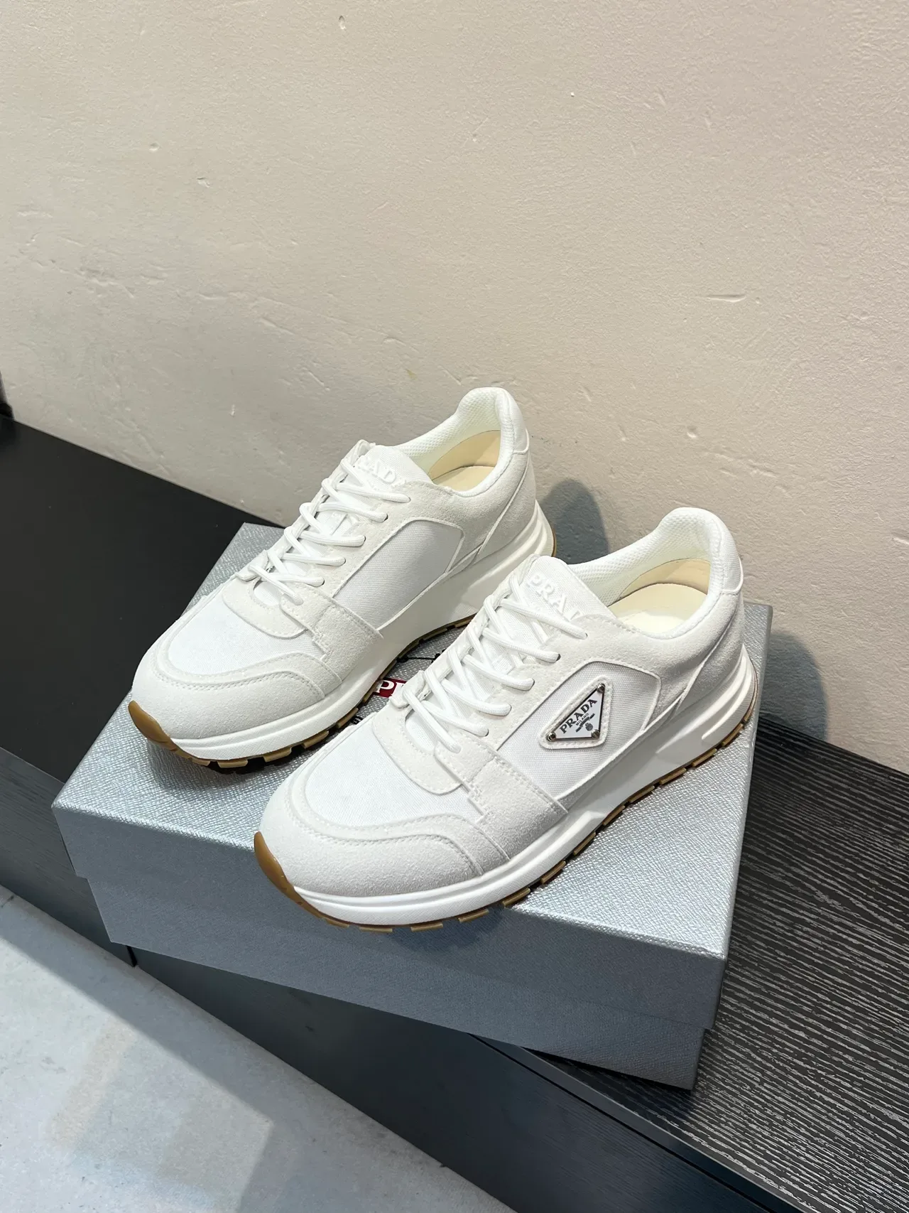 Prada Cloudbust حذاء رياضي أبيض من النسيج والسويد 3