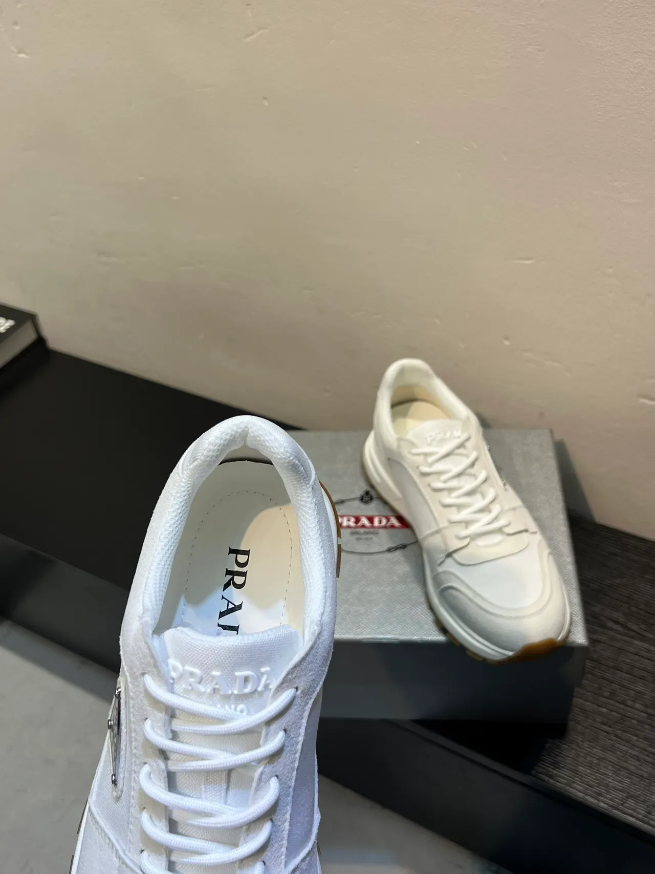 Prada Cloudbust حذاء رياضي أبيض من النسيج والسويد 7
