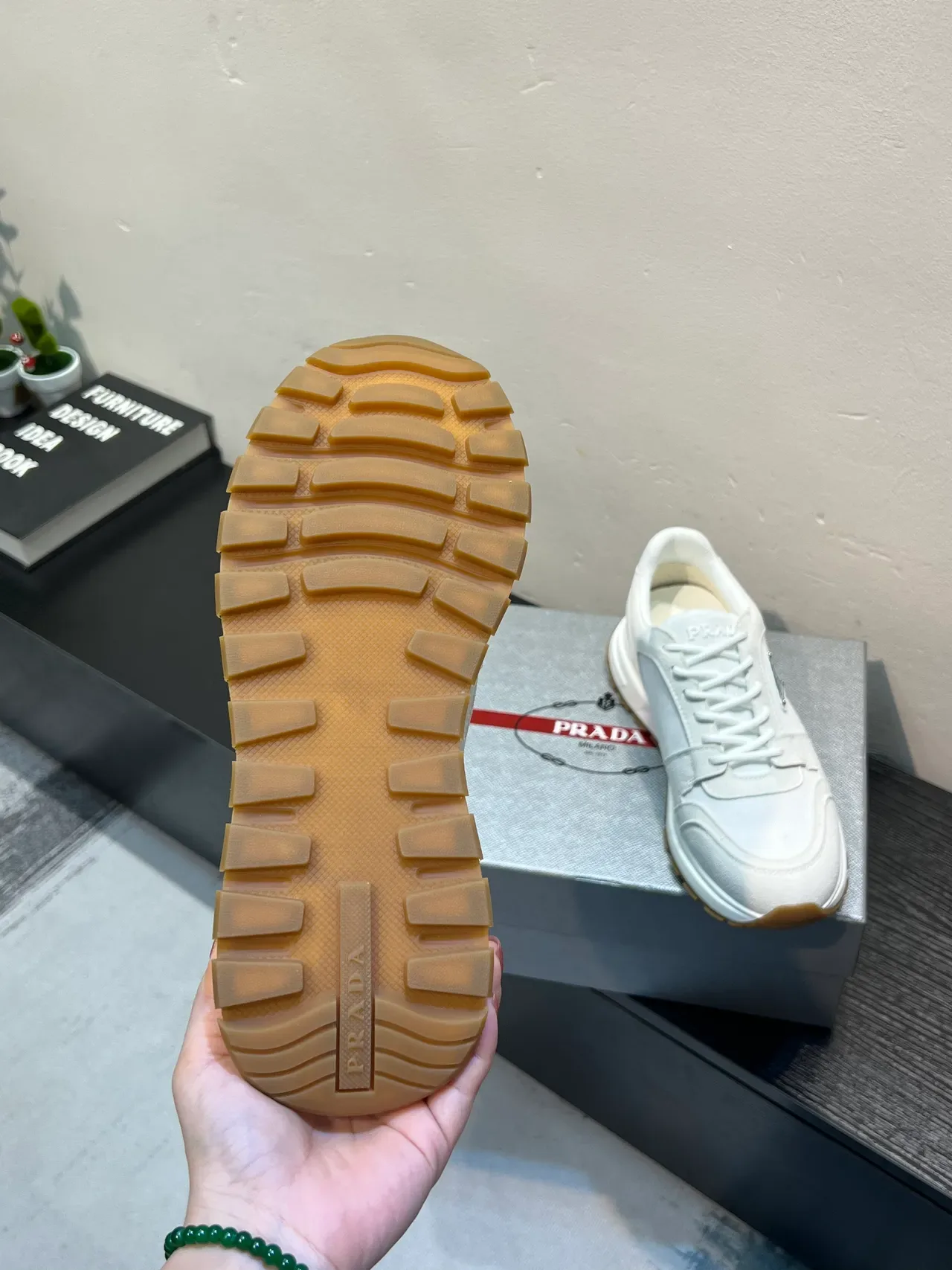 Prada Cloudbust حذاء رياضي أبيض من النسيج والسويد 9