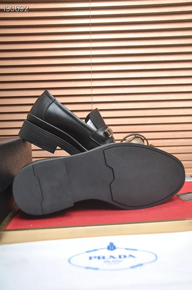 Prada Mocassin Noir Or Cuir Semelle Plateforme Mocassin 2