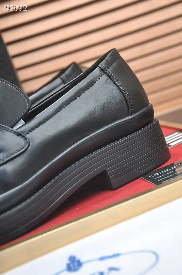 Prada Mocassin Noir Or Cuir Semelle Plateforme Mocassin 3
