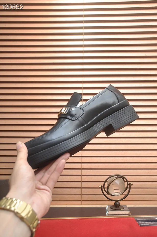 Prada Mocassin Noir Or Cuir Semelle Plateforme Mocassin 5