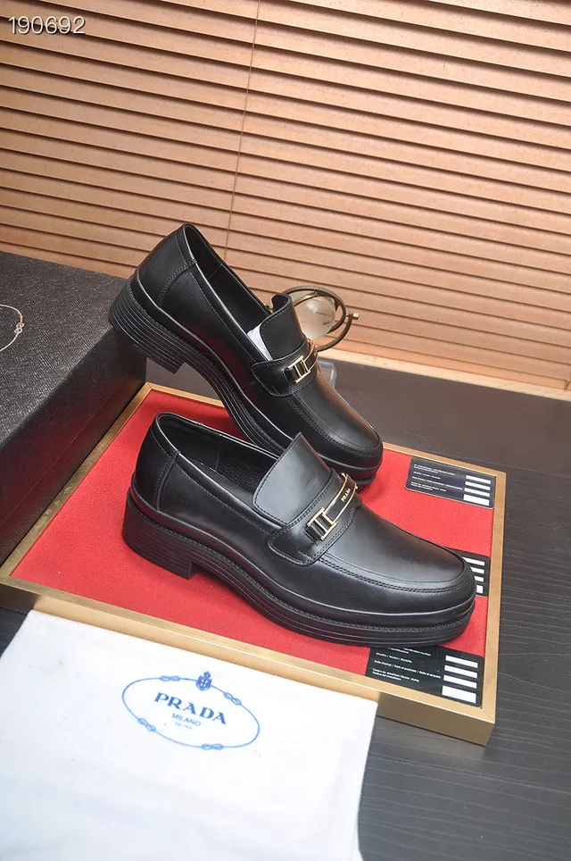 Prada Mocassin Noir Or Cuir Semelle Plateforme Mocassin 7