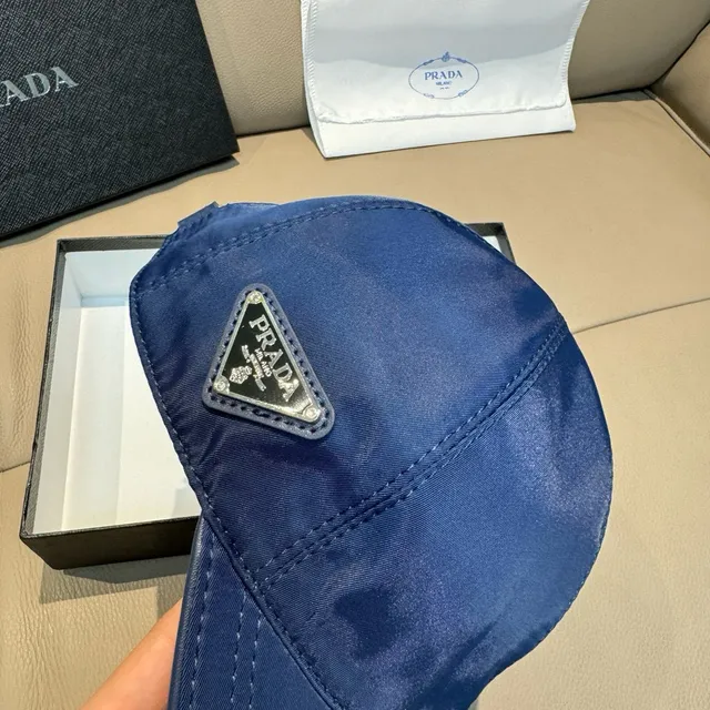 Prada নেভি হোয়াইট স্ট্রাকচার্ড ছয় প্যানেল নাইলন-লাইক শীন বেসবল ক্যাপ 6