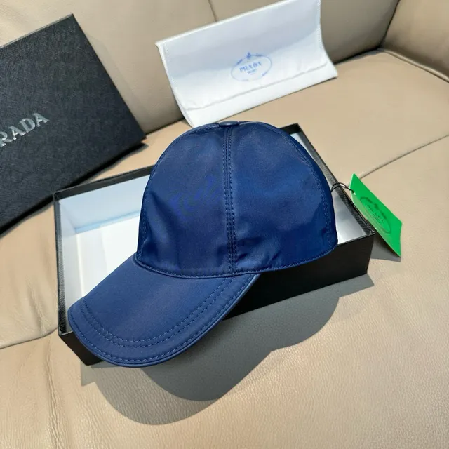 Prada নেভি হোয়াইট স্ট্রাকচার্ড ছয় প্যানেল নাইলন-লাইক শীন বেসবল ক্যাপ 7