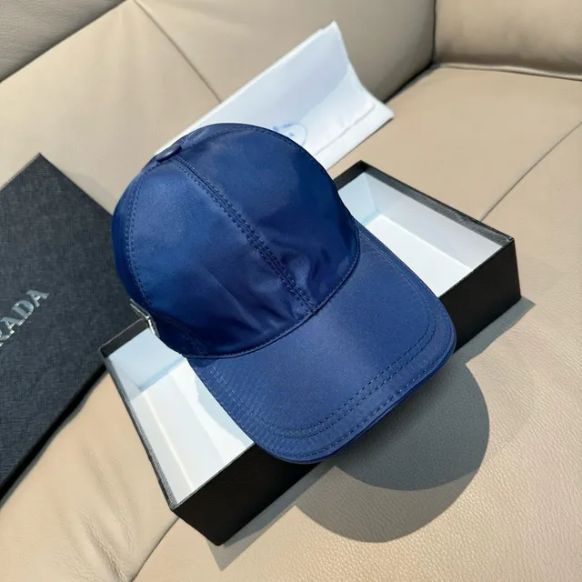 Prada নেভি হোয়াইট স্ট্রাকচার্ড ছয় প্যানেল নাইলন-লাইক শীন বেসবল ক্যাপ 8