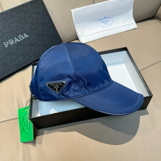 Prada নেভি হোয়াইট স্ট্রাকচার্ড ছয় প্যানেল নাইলন-লাইক শীন বেসবল ক্যাপ 9