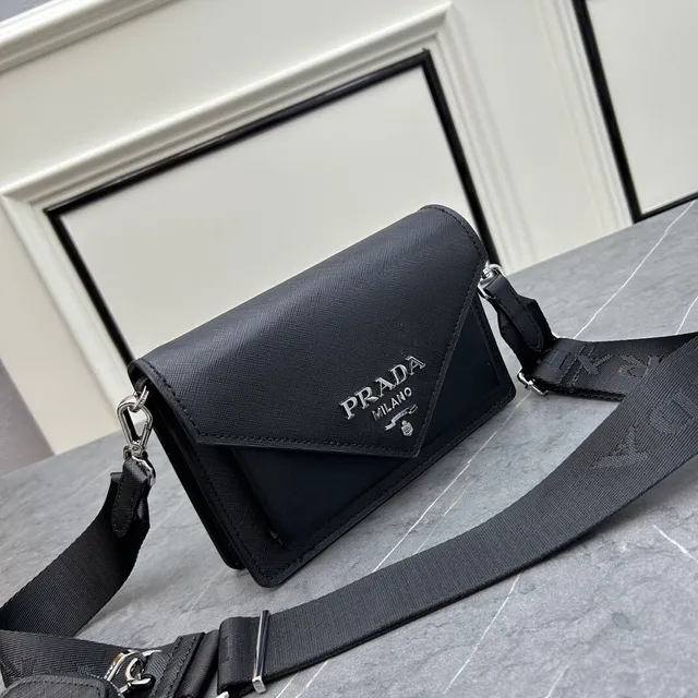 Prada Re-Nylon Sac bandoulière noir argent flap d'enveloppe texturé Saffiano sac messager 5