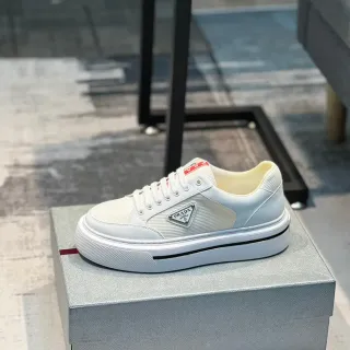 Prada 白色红色 低帮平台 纺织-皮革混合面料 生活方式运动鞋