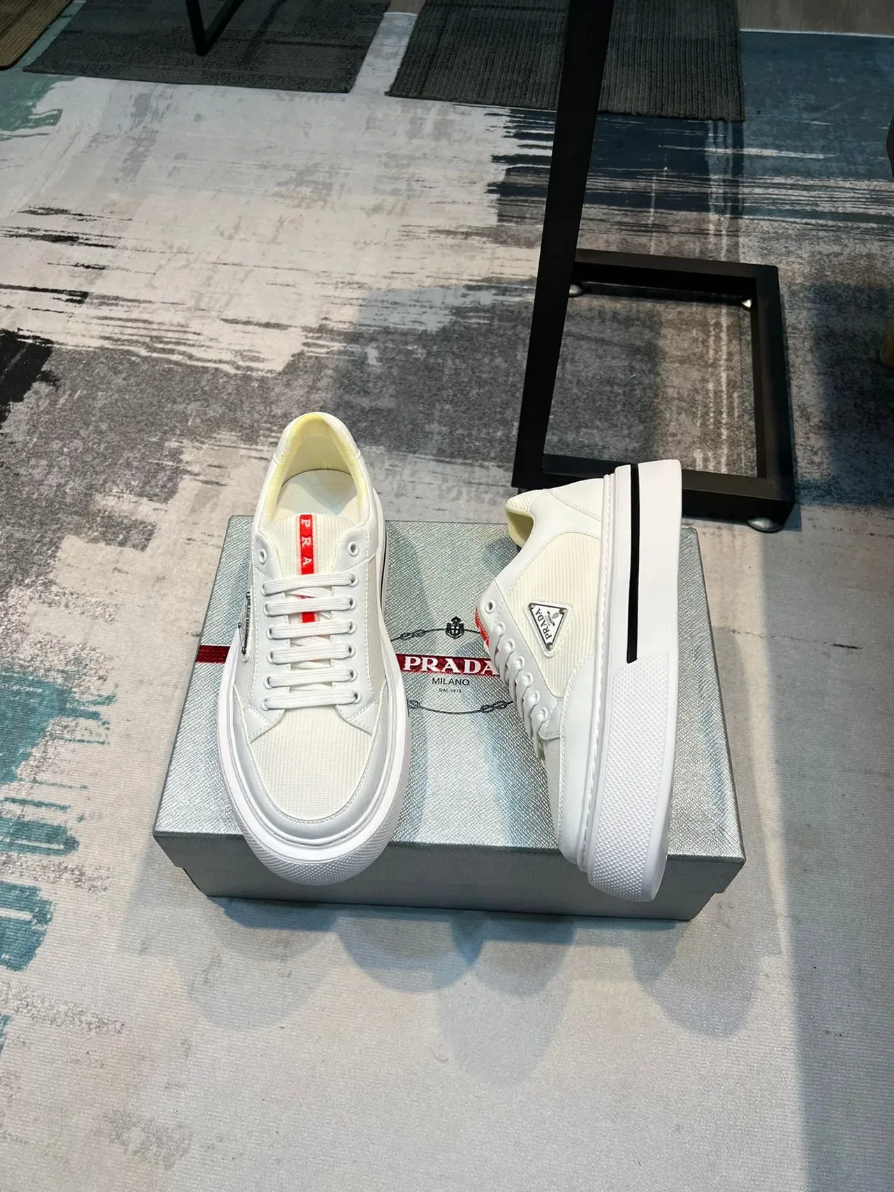 Prada 白色红色 低帮平台 纺织-皮革混合面料 生活方式运动鞋 4