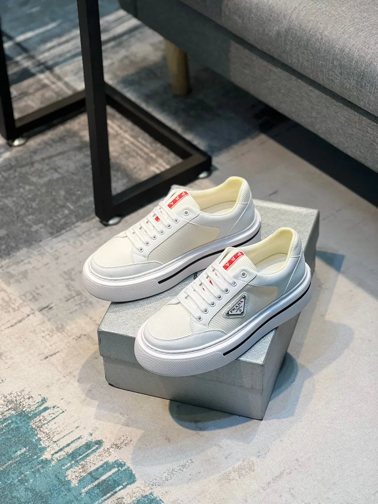 Prada 白色红色 低帮平台 纺织-皮革混合面料 生活方式运动鞋 7