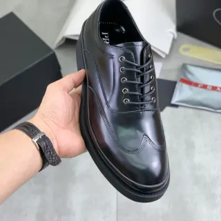 Prada brogue de ala plataforma sola preta brogue
