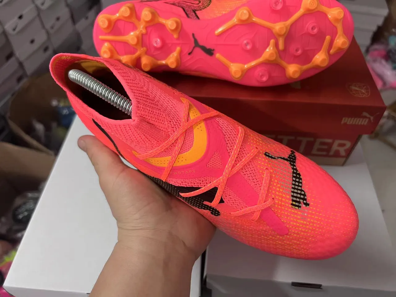 Puma Future Z وردي برتقالي صوف بدون تطريز ربط غير متماثل أرضية صلبة أحذية كرة القدم 11