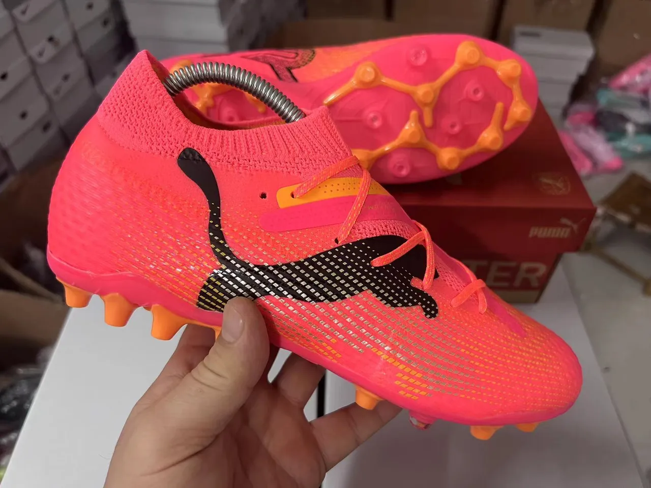 Puma Future Z وردي برتقالي صوف بدون تطريز ربط غير متماثل أرضية صلبة أحذية كرة القدم 12