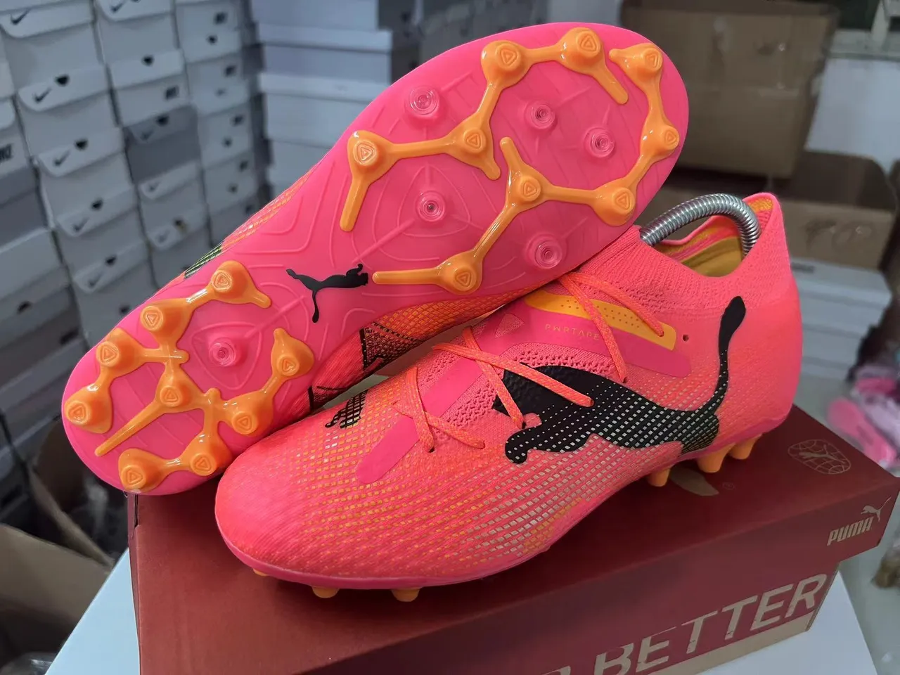 Puma Future Z وردي برتقالي صوف بدون تطريز ربط غير متماثل أرضية صلبة أحذية كرة القدم 13