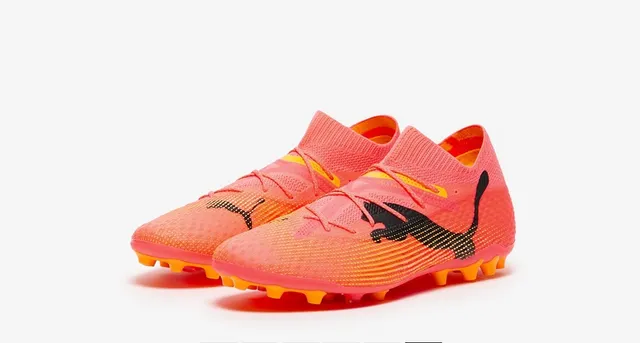 Puma Future Z وردي برتقالي صوف بدون تطريز ربط غير متماثل أرضية صلبة أحذية كرة القدم 18