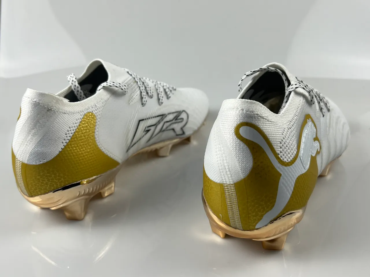Puma Future Z Branco Dourado Baixo Corte Malha Superior Acentos Metálicos Firm-Ground Sapatos de Futebol 3