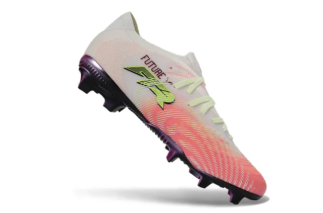 Puma Zapatillas de fútbol de corte bajo con empeine sintético rosa morado degradado de coral a blanco para terreno firme 3