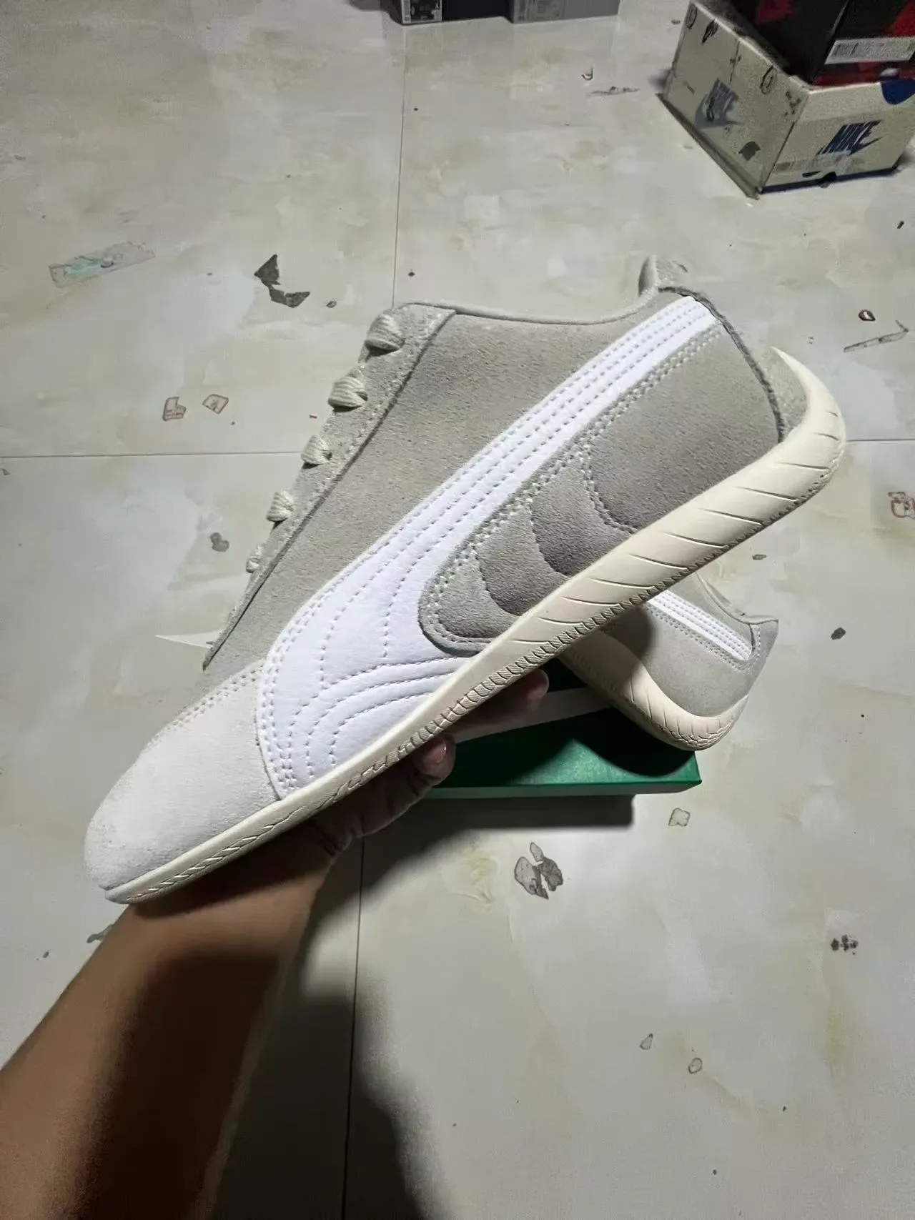 Sneakers Lifestyle Puma Speedcat Inspirées Gris et Blanc en Daim 4