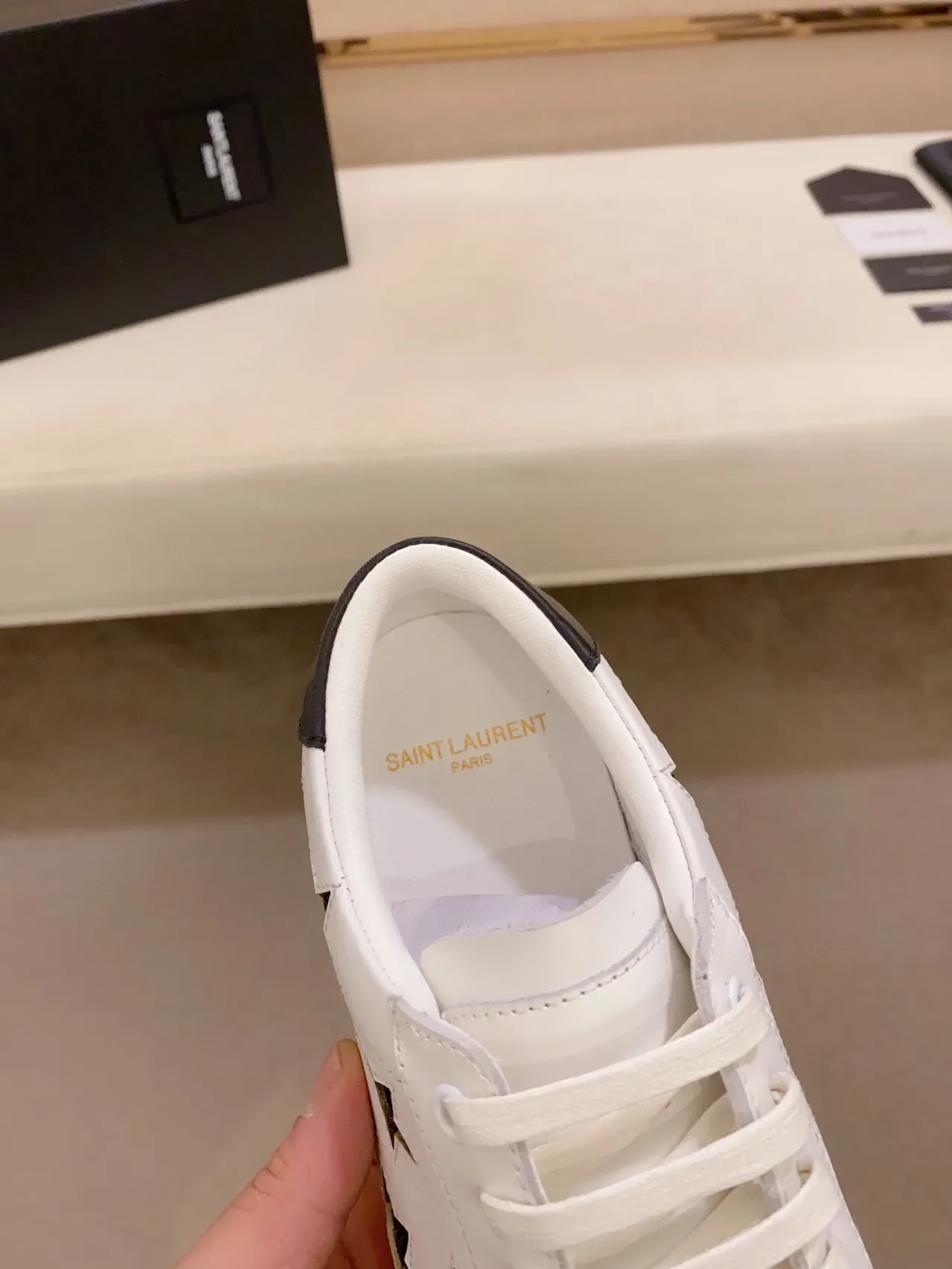 Saint Laurent Kate Sneaker 白色黑色皮革闪光星穿孔生活方式运动鞋 6