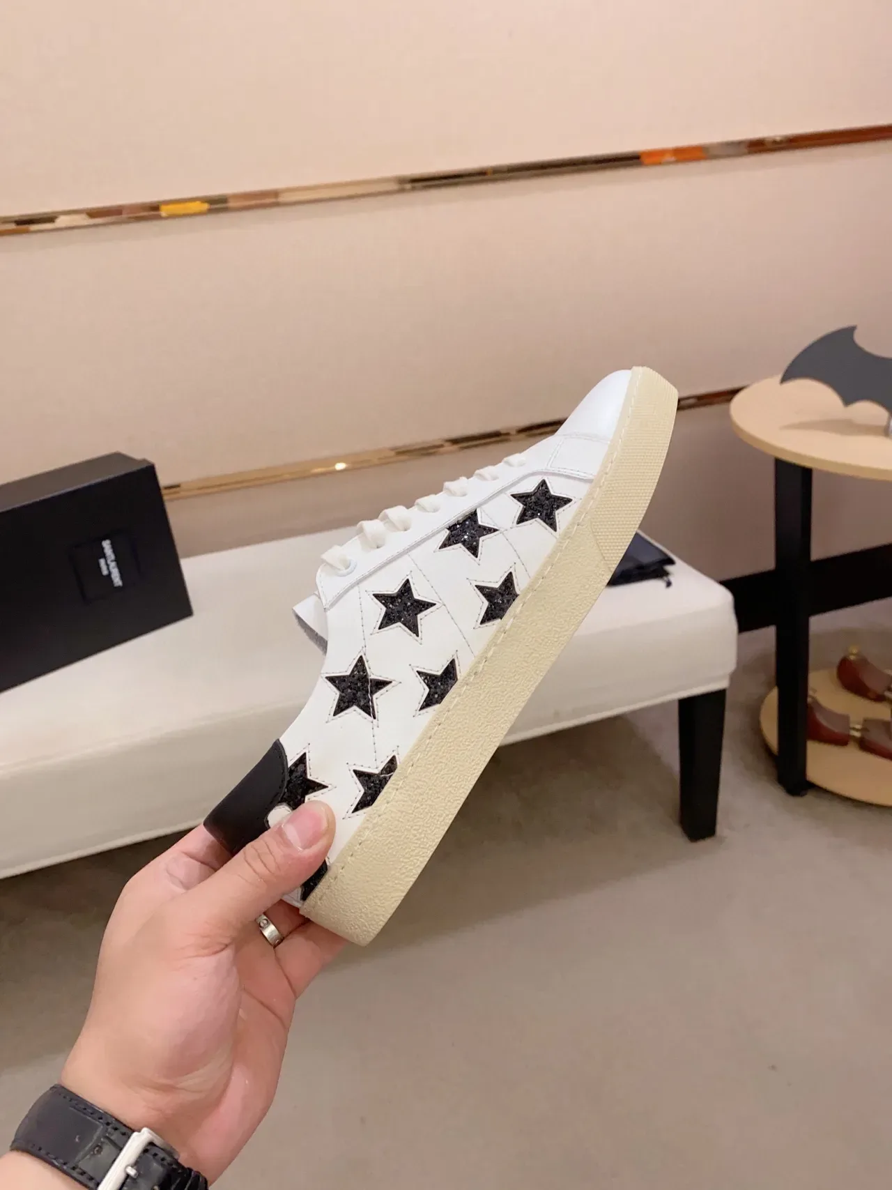 Saint Laurent Kate Sneaker 白色黑色皮革闪光星穿孔生活方式运动鞋 7