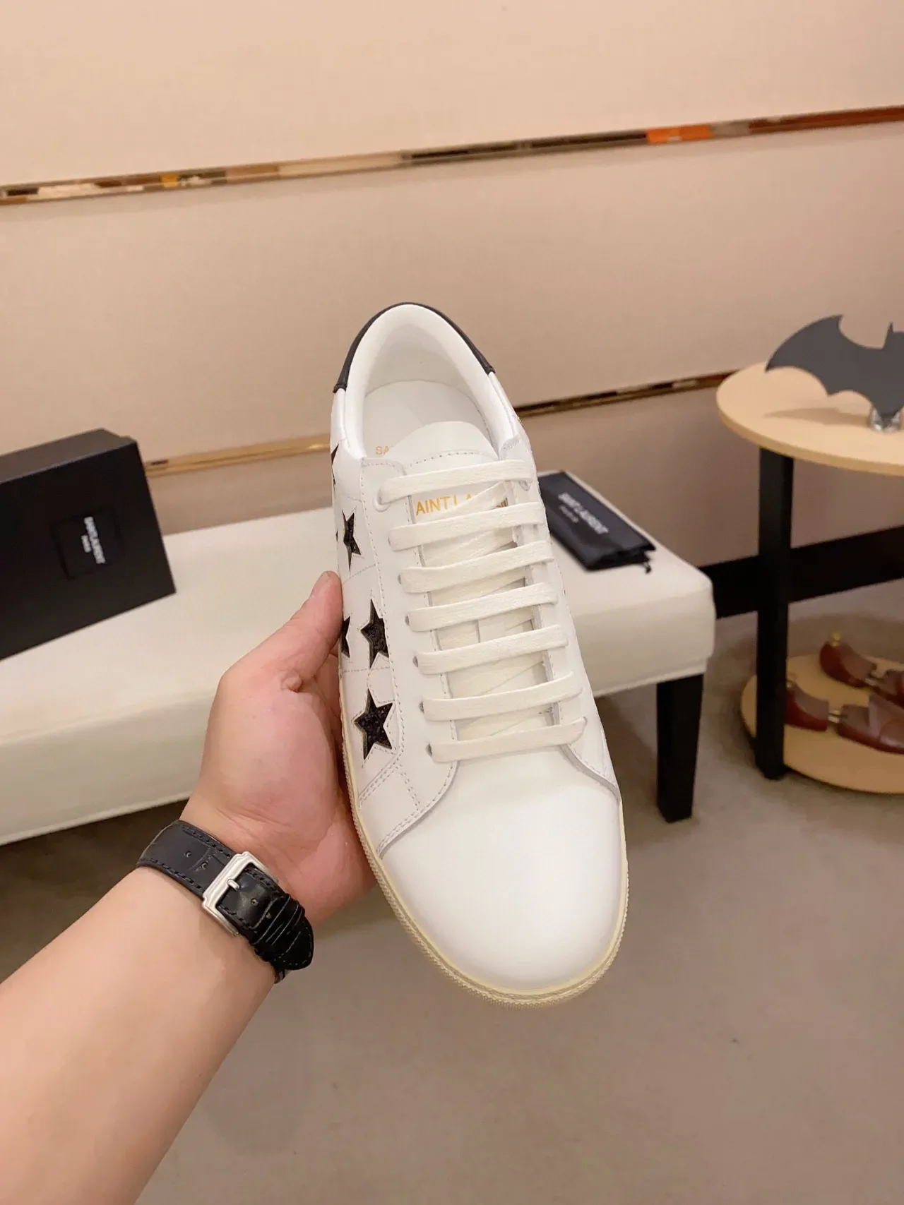 Saint Laurent Kate Sneaker 白色黑色皮革闪光星穿孔生活方式运动鞋 9