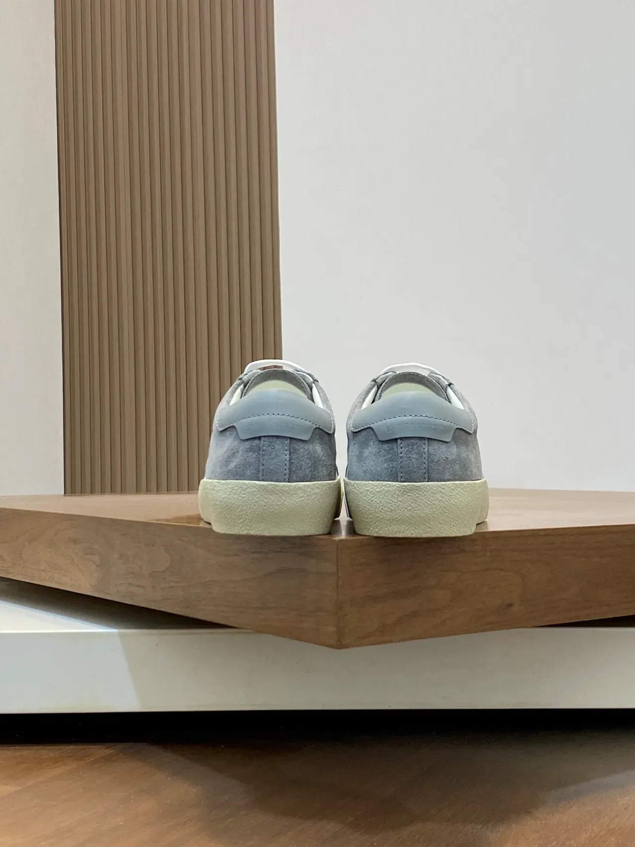 Saint Laurent Sneakers Lifestyle Cinza Camurça Bordado Logo Lifestyle Sneakers 3